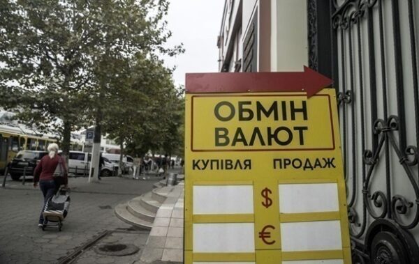 Курси долара і євро відновили зростання