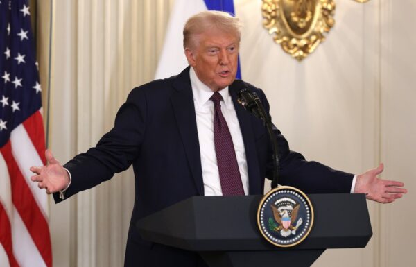 “Справді тупий”. Трамп висміює росіян