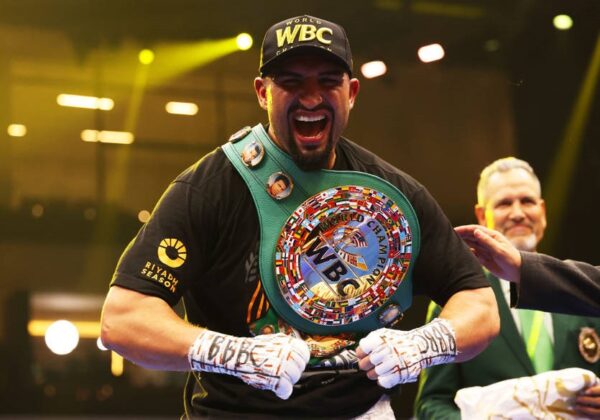 Тимчасовий чемпіон WBC націлився на бій з Усиком