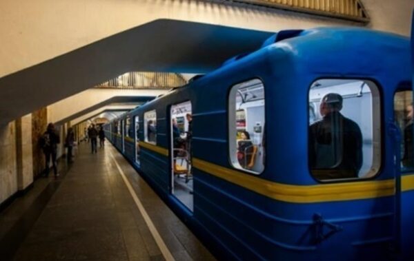 У Києві відновила рух “зелена” гілка метро