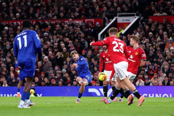 Евертон сенсаційно обіграв МЮ після божевільного вилучення