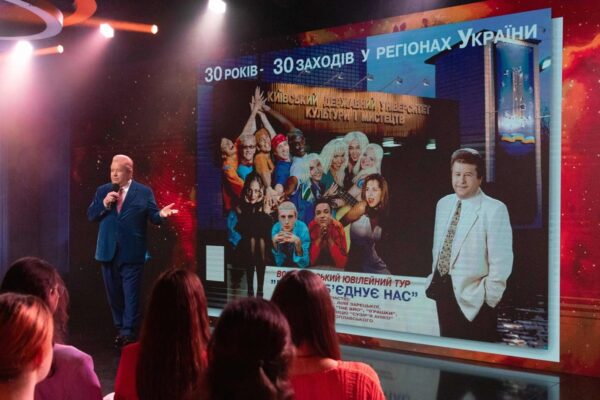 Хочу купити молодість. Поплавський записує пісню до прощального концерту