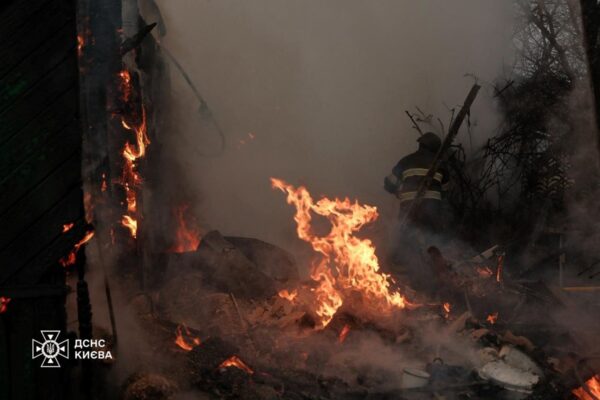 Пожежі після нічного обстрілу Києва ліквідовано