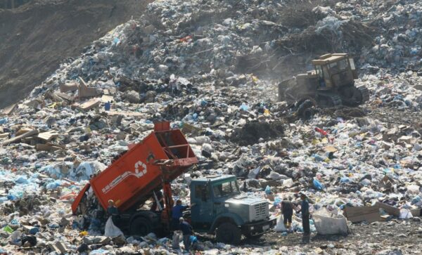 Росія перетворюється на сміттєзвалище – зовнішня розвідка