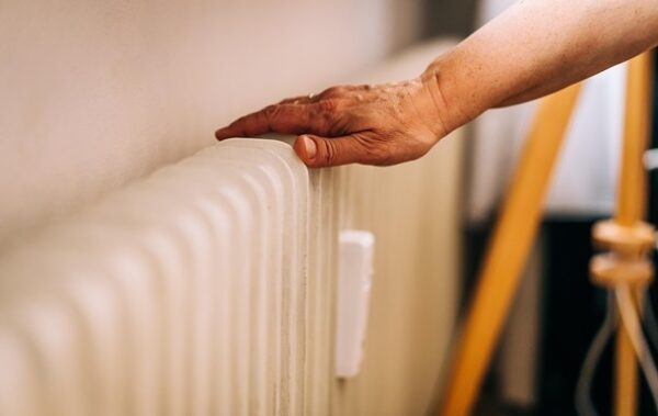 Частина Києва тимчасово залишилася без тепла і гарячої води