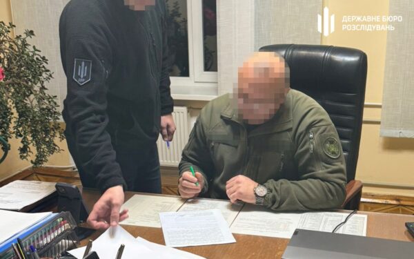 Керівника виправного закладу Хмельниччини підозрюють у вимаганні “відкатів”