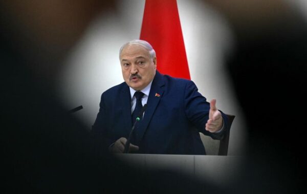 Лукашенко заявив про підготовку до війни