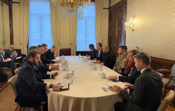 Мирна угода: Умєров провів переговори в Європі