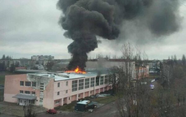 Росія атакувала дронами спортивну школу в Шостці