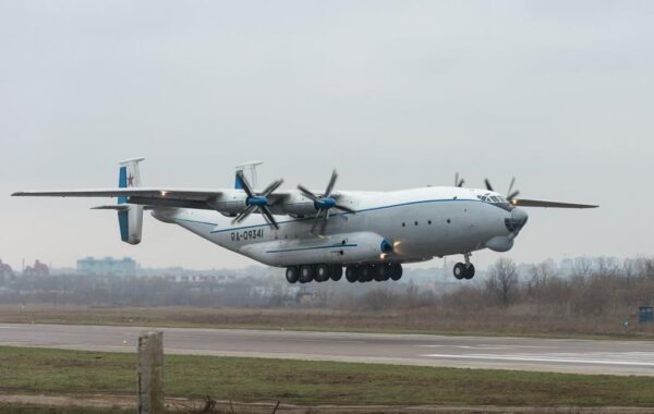 Розвалився в повітрі. Падіння літака в Росії