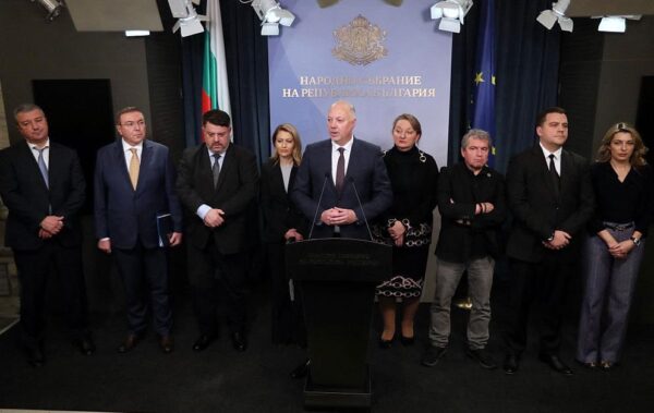 Уряд Болгарії на тлі масових протестів подав у відставку