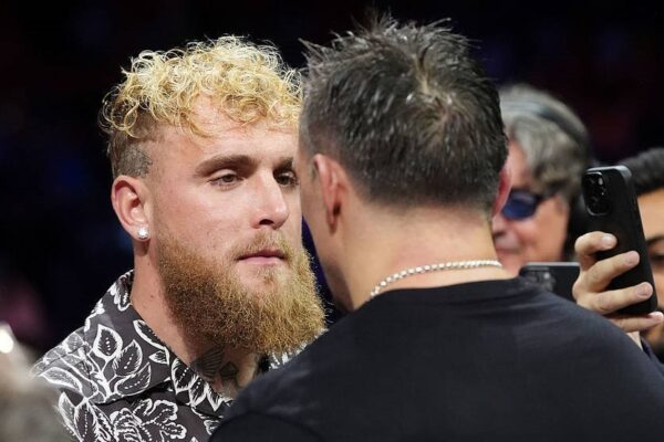 Усик підтвердив, що готовий провести бій з Полом в октагоні