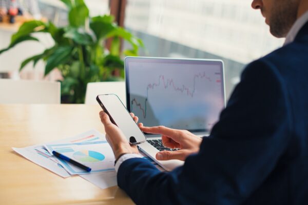 В Україні за рік закрилось 11 тис. компаній: стали відомі “довгожителі”