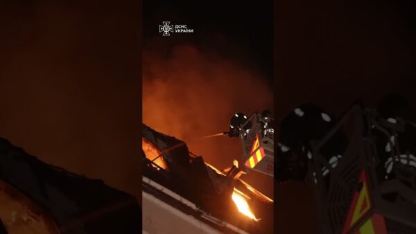 російський удар по готелю в Сумах: повторна атака під час евакуації