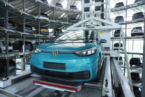 Електромобілі Volkswagen обігнали Tesla в Європі