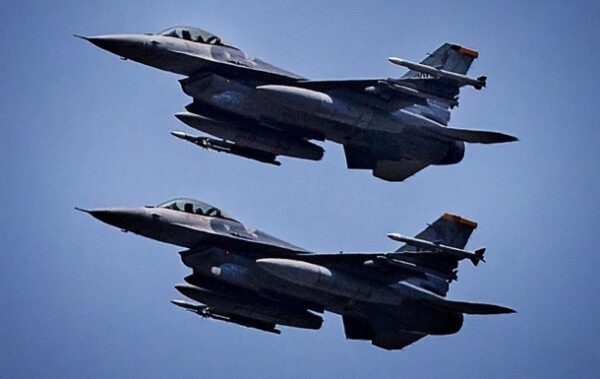 Ескадрилья F-16 з іноземними пілотами обороняє небо Києва – ЗМІ