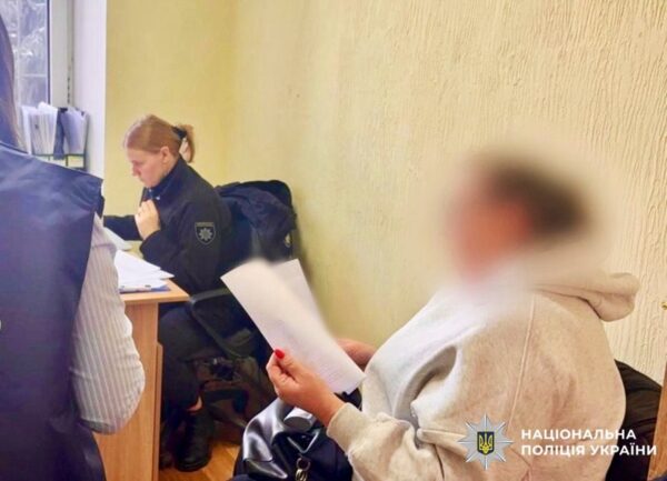 На Київщині матір-виховательку підозрюють у катуванні дітей