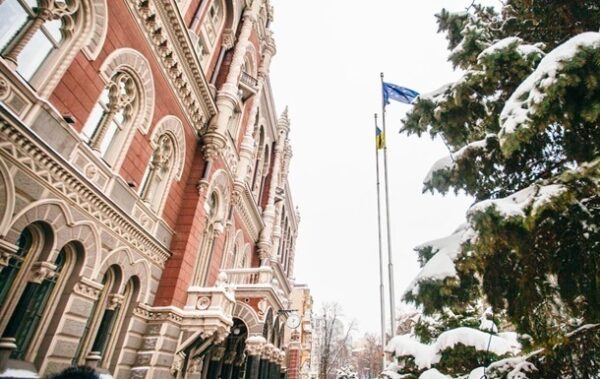 НБУ зменшив продаж доларів на початку лютого