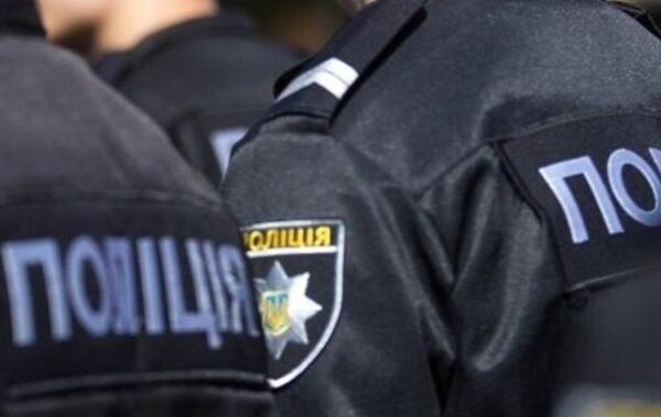 Поліція спростувала інформацію про стрілянину у ТЦ Хмельницького