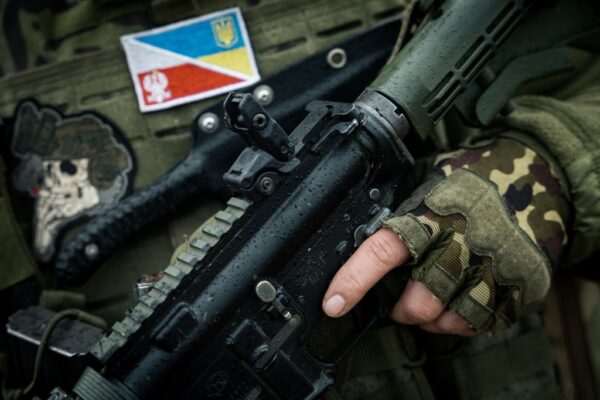 Поляків, які воюють за Україну, звільнили від кримінального покарання