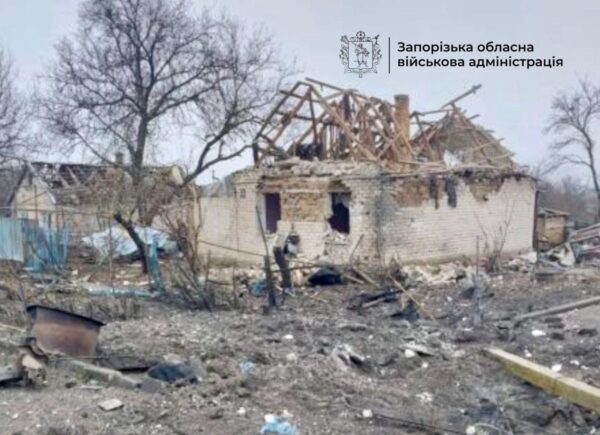 Росіяни вдарили КАБами по селищу на Запоріжжі