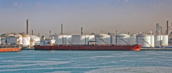 Саудівська нафта ринула до Китаю після рекордних знижок