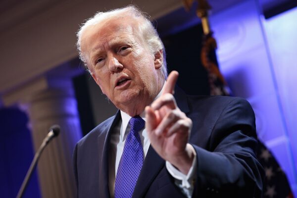 Трамп підвищив глобальні тарифи з 10% до 15%