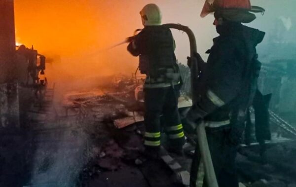 У Києві горить багатоповерхівка внаслідок атаки РФ