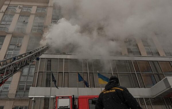У центрі Києва спалахнула пожежа в готелі