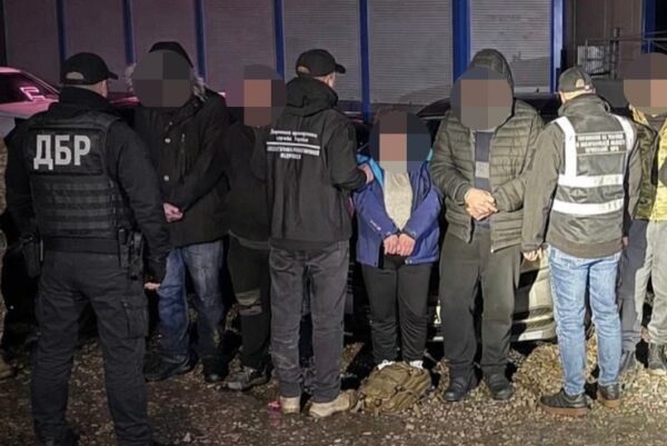 Викрито схему переправлення ухилянтів через гірські стежки до Румунії