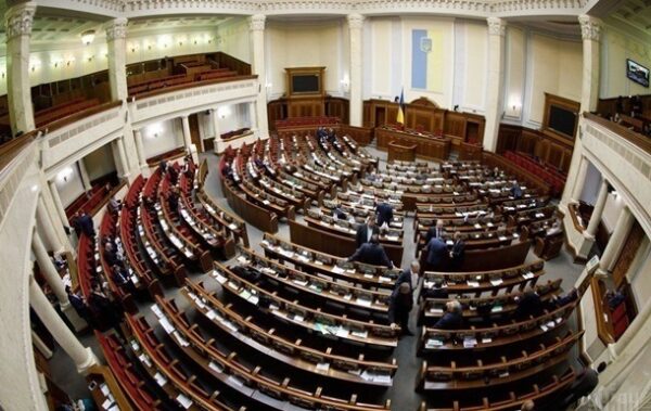 Десятки нардепів хочуть скласти мандати