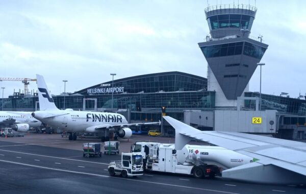 Два літаки, що летіли в РФ, приземлились у Фінляндії через атаку дронів