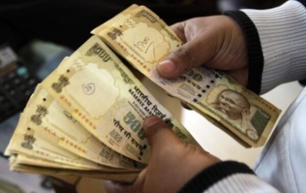 Індійська Рупія впала до історичного антирекорду