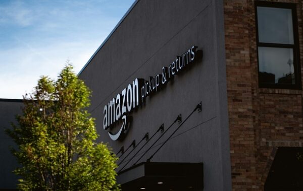 Іранські дрони пошкодили три дата-центри Amazon в ОАЕ та Бахрейні