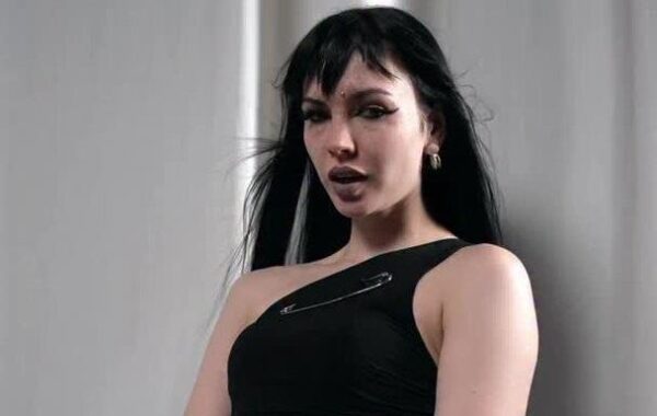 Кажанна після скандалу з лейблом Jerry Heil підписала новий контракт