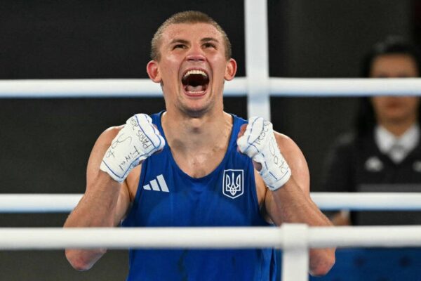 Команда Усика організовує перший професійний бій Хижняка