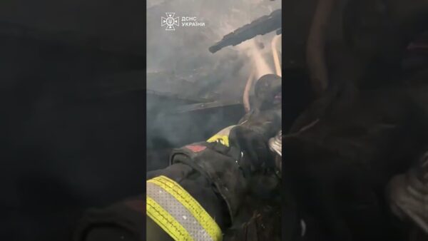 Fpv-дрон влучив прямо у дев’ятиповерхівку на Донеччині!