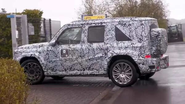 Малий Mercedes G-Class помітили на дорожніх тестах