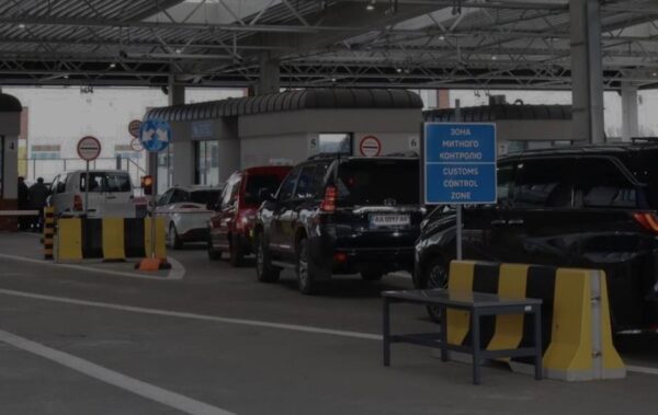 Перед Великоднем на кордоні України спостерігаються великі черги
