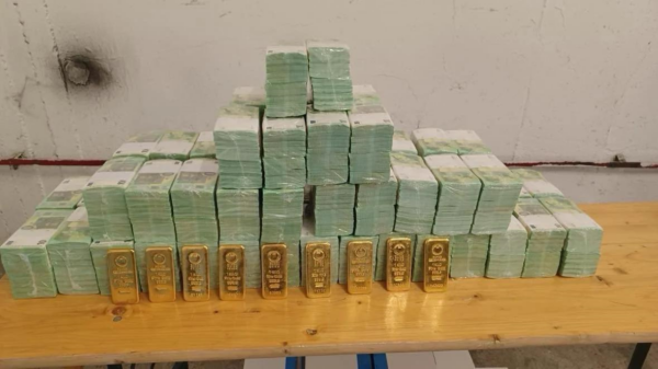 Постріл собі в ногу: що чекає на Орбана після крадіжки грошей Ощадбанку