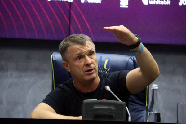 Ребров прокоментував інформацію про новий контракт