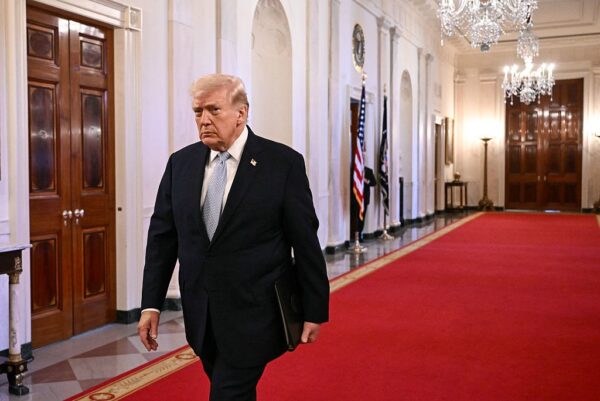 Рейтинг схвалення Трампа впав до найнижчого рівня