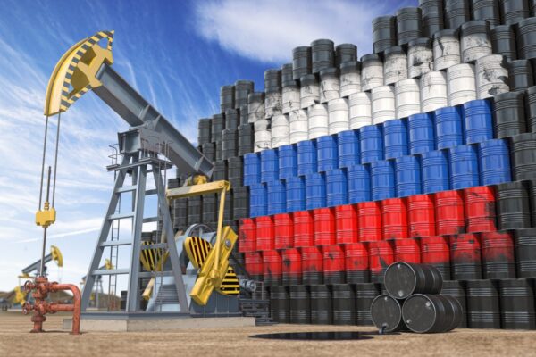 РФ втратила майже половину нафтових надходжень