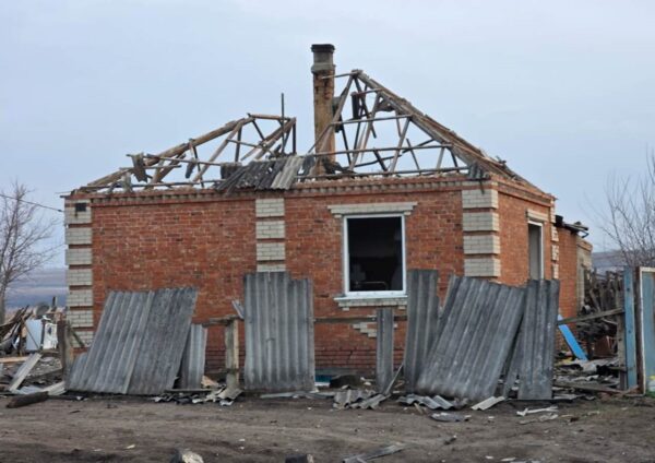 Росіяни атакували село на Донеччині: є жертви і постраждалі