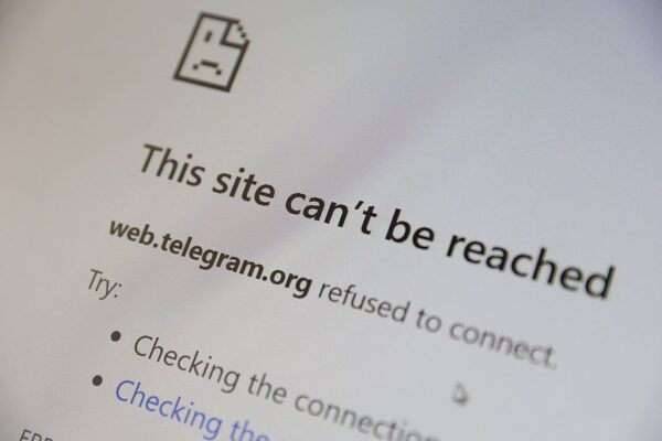 Росіяни повертаються до стаціонарних телефонів на тлі блокування Telegram