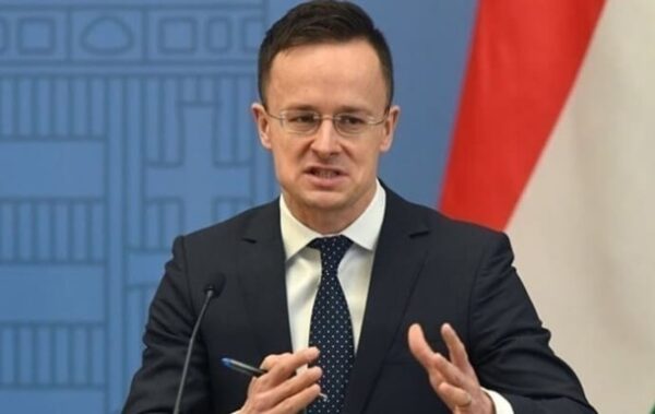 Сіярто: Країни Балтії грають за нотами Зеленського