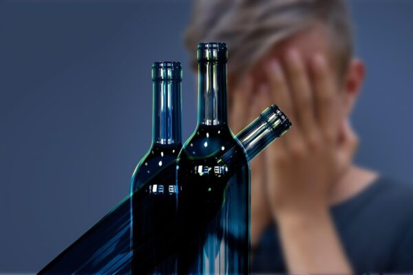 Споїв і виставив за двері: судитимуть чоловіка за смерть 9-річного хлопчика