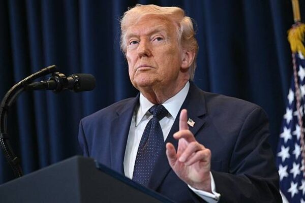 Трамп наказав зупинити будь-які перемови з Іраном