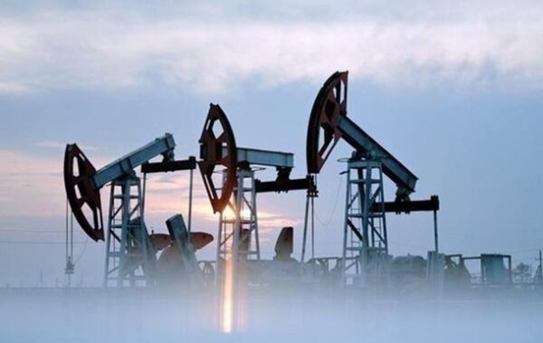 Видобуток нафти ОАЕ скоротився більш ніж удвічі – ЗМІ