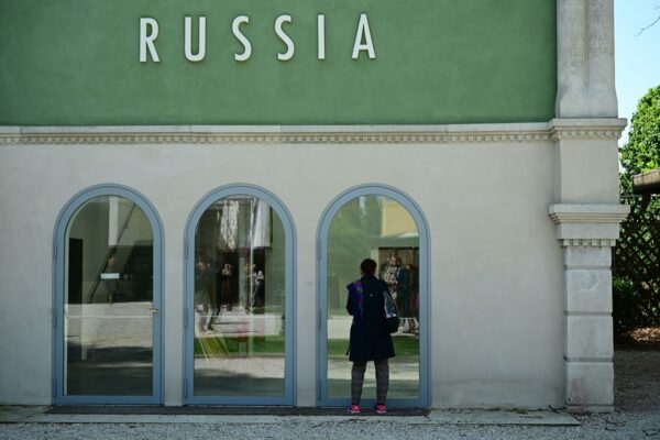 ЄК пригрозила позбавити Венеційську бієнале грошей через участь РФ